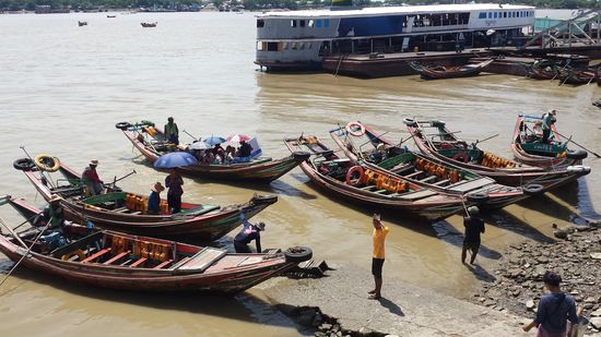 Fischerboote am Irrawady Fluss