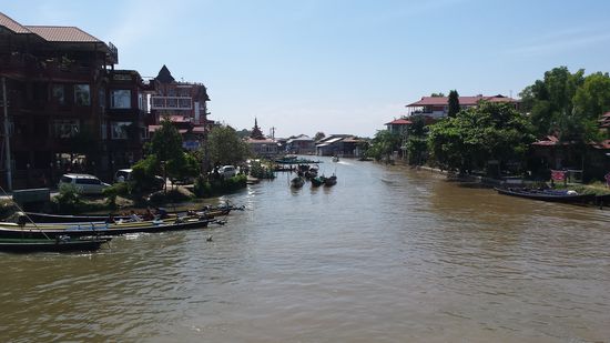 Ein kleiner Kanal verbindet Nyaung Shwe mit dem Inle-See