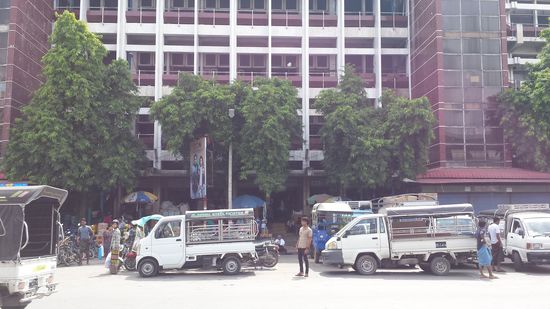 Der Zeigyo, Centarl Markt, wie es im Reiseführer steht: von augenschmerzender Hässlichkeit