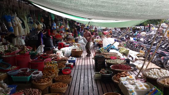 Interessanter sind da die Märkte drumrum