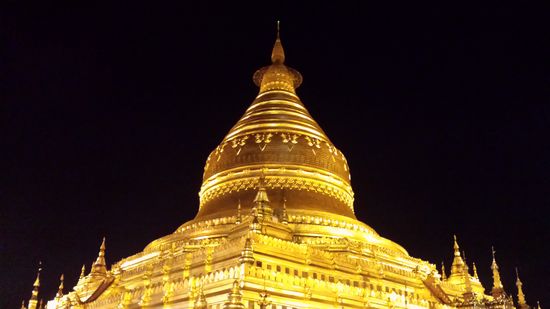 Die Shwezigan Paya in Bagan