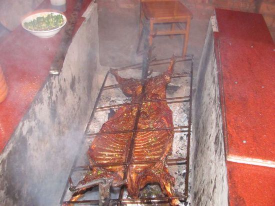 Nochmal essen, Chinesen mögen auch gerne gegrilltes. Diese Ziege war sehr sehr scharf