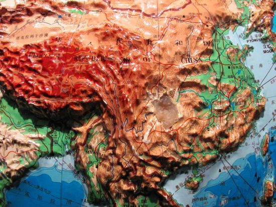 Für alle die immer noch nicht wissen, wo Chongqing ist  Chongqing ist genau in dieser Aushöhlung, die durch tägliches Drauftatschen der Besucher des Museum entstanden ist