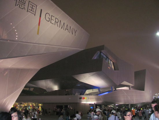 der Deutsche Pavillon: für mich von außen irgendwie typisch Deutsch, von innen war es aber wirklich interessant