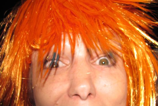 naja, man darf ja auch mal fürs Nachbarland sein.... hab den Staubwedel auch schnell wieder vom Kopf genommen.