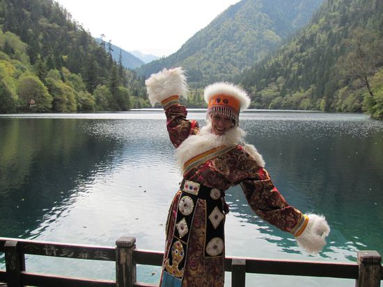vor dem Fünf-Blumen-See mit dem optimalen Kostüm für den kalten Kölner Straßenkarneval. Ich durfte es leider nicht behalten.