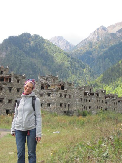 Auf in die "Geisterstadt" mit meinem seit Jahren treuen Reisebegleiter: Das bunte Kopftuch, das schon viel gesehen hat