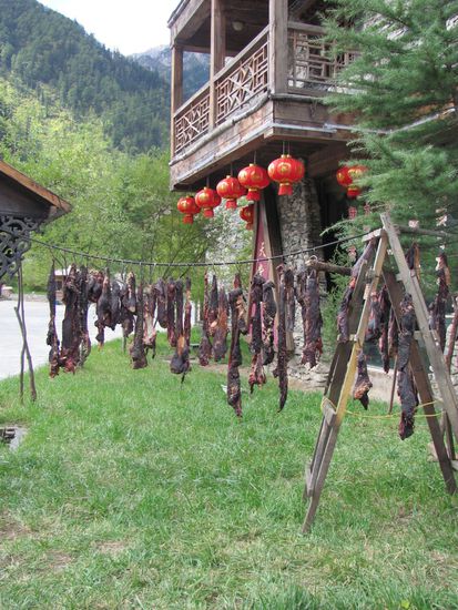 Yak-Fleisch zum Trocknen aufgehängt