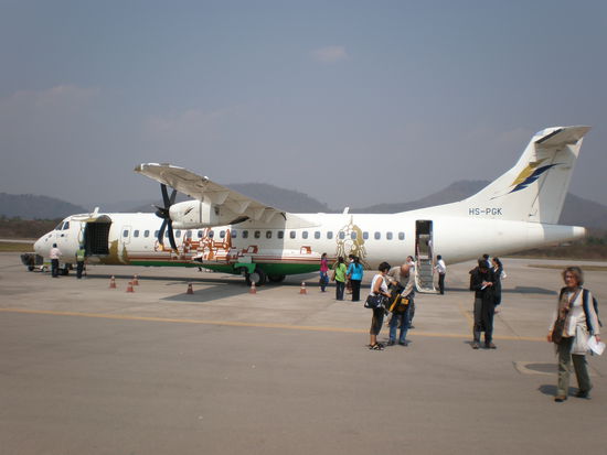 Bangkok Airways: ATR 72
Aussteigen neben dem Rollfeld