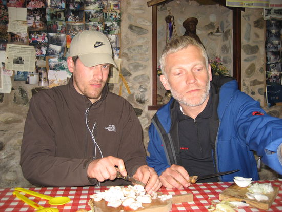 Max und ich beim Kochen...