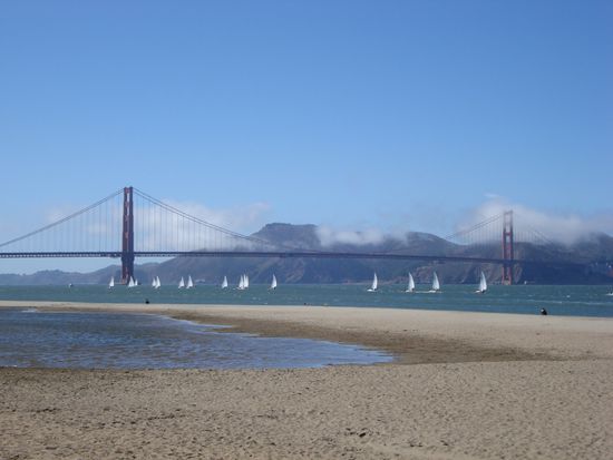 Golden Gate Bridge mit Wolken...