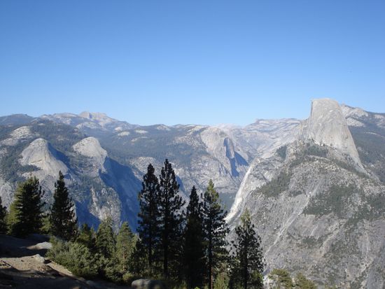 Aussicht vom Glacier Point auf den Half Dome