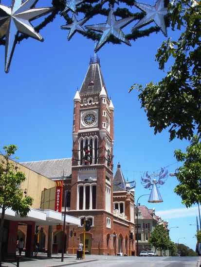 Auch die Town Hall war in Weihnachtsschmuck gehuellt.