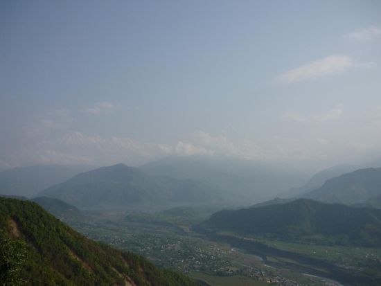 da hinten!!das Weisse!! nicht nur Wolken!
