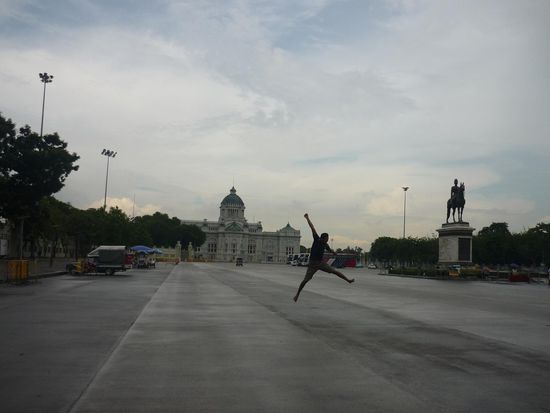 Natuerlich werden auch weiterhin Leute zu Sprungfotos gezwungen, das gehoert dazu