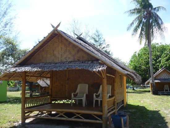 War sehr nett mein Bungalow...sehr guter Zustand...konnte man auf 400 Baht runterhandeln....Varin Village!