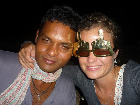 Links: Er wird mir nicht danken (der Schal uebrigens ein "Geschenk" von Sophia und Tibor. Danke nochmal dafuer  )  
Rechts: Mein Weihnachtsgeschenk fuer Nishaq
Alles in allem: Einfach nur schoen!!