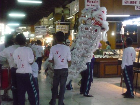 Ueberall wird das chinesische Neujahr gefeiert