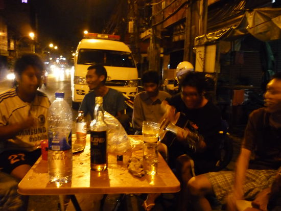 ...was natuerlich wieder Live- Musik auf der Strasse bedeutet