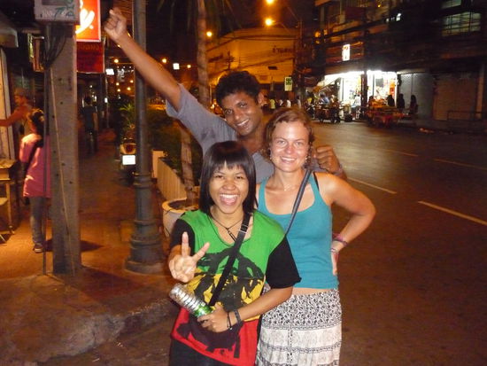 Auf dem Weg haben wir die Kellnerin unseres Stamm- Strassenrestaurants getroffen..