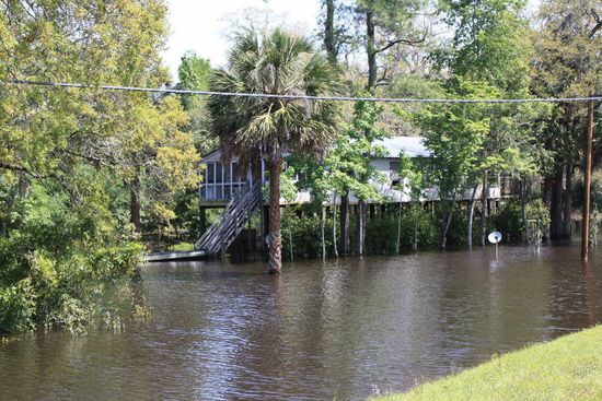 Für Hochwasser ausgebautes Haus