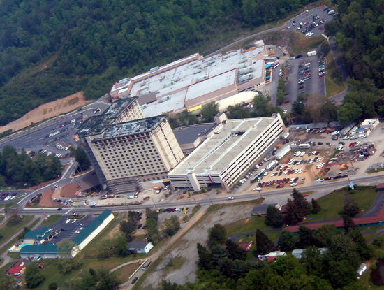 Das Casino mit Hotel vom Heli aus