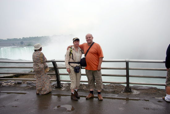 Im Hintergrund die Horseshoe Falls