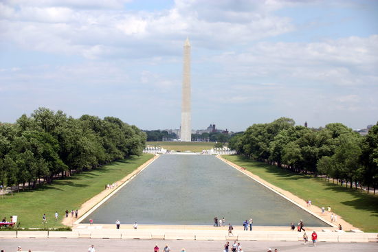 Blick über den Reflecting Pool zum Washington Monument