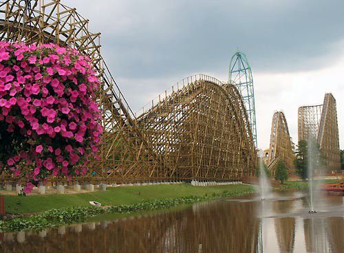 El Toro (im Hintergrund Kingda Ka)