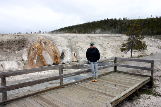 Claudi am Ufer des Firehole Rivers