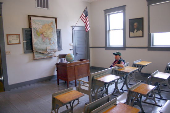 Claudi drückt die Schulbank