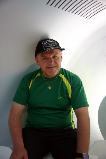 Im Aufzug heißt es Kopf einziehen.