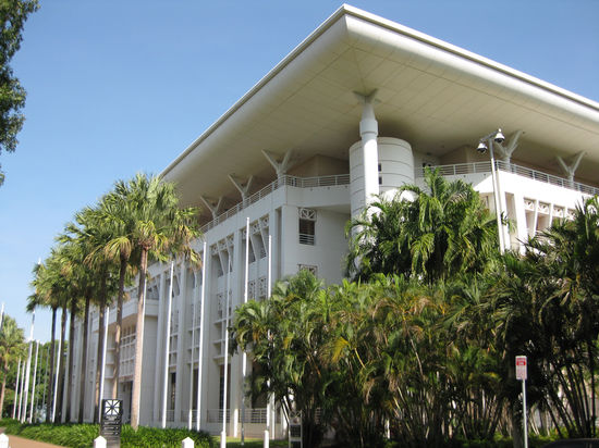 Parliament House in Darwin
dort koennen wir immer kostenlos ins Internet nach dem taeglichen security check