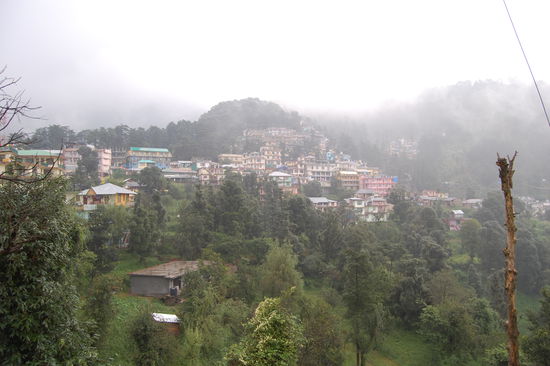Blick ueber einen Teil von Dharamsala