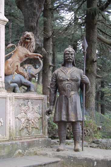 Die Waechter des Tempels in Shimla