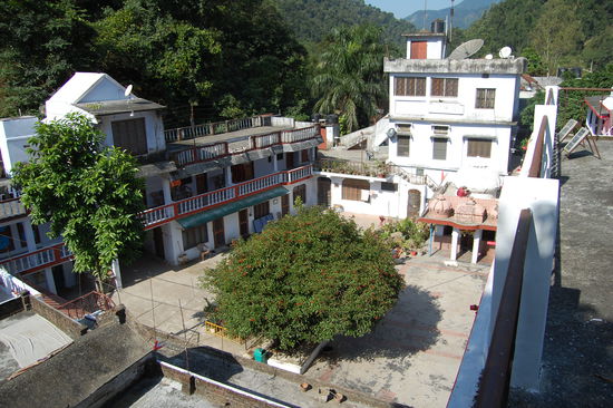 der Innenhof des Phool Chatti Ashrams