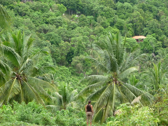 Jen vor unserem bescheidenen Garten!