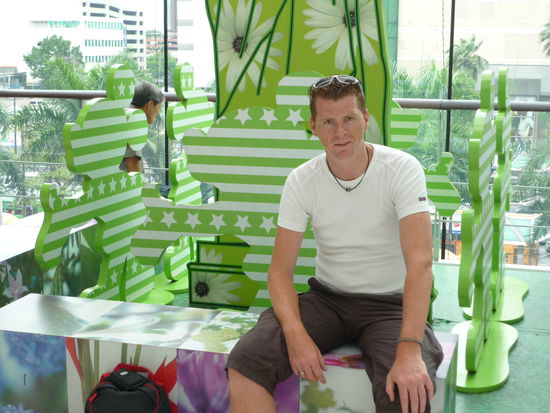 Im Shoppincenter, neben Mickey Maus und der Freiheitsstatue (die man hier leider nicht sehen kann).