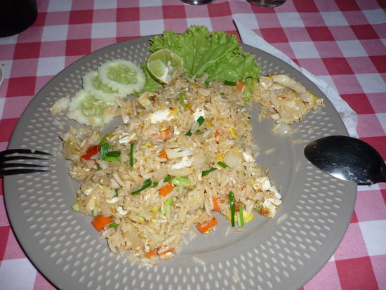 Hm lecker (aber das ist nur noch die Haelfte einer der kleinen Portionen - nicht das ein falscher Eindruck entsteht und jmd. denkt, dass einer der Drei gefraessig ist!)