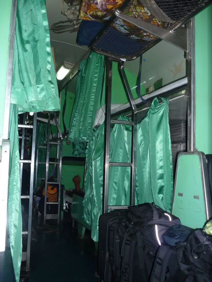 Wir haben einen schlafwagen gebucht, diesen aber nicht  genutzt, da wir urspruenglich eine knappe Stunde nach der Umwandlung der Sitze in Bettenb schon aussteigen sollten. Tja, haetten wir das mal vorher gewusst...