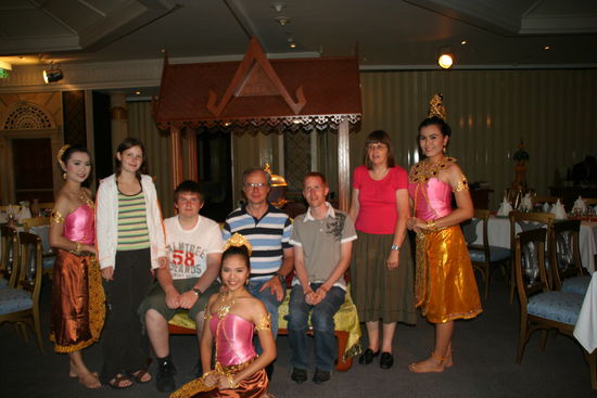 Ein Foto mit den Tänzerinnen 