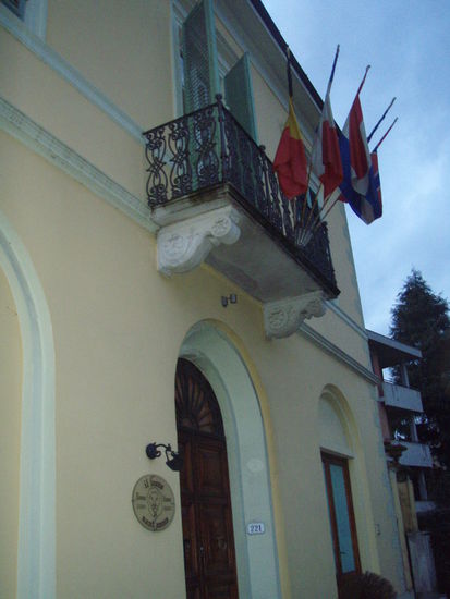 Endlich - unser Hostel! Dass uns keiner aufmacht, konnten wir bei der Aufnahme dieses Fotos noch nicht wissen 