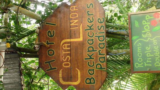 Unser Hostel (das mit drehen hat nicht geklappt   Oben sitzt ein Affe!!