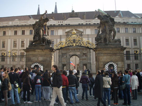 Scharen von Touris im Burgviertel