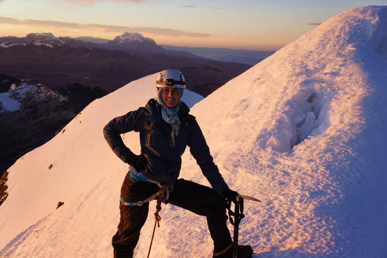 Gipfelfoto mit Blick auf Illimani