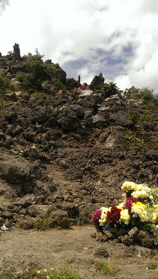 Fast nicht zu erkennen, aber in der Mitte oben des Bildes steht ein Pilgerer mit ausgestreckten Armen