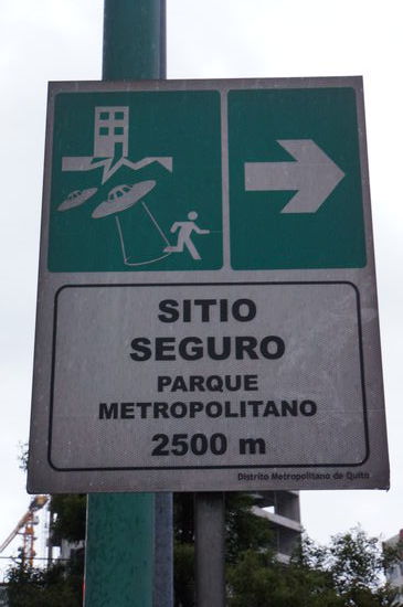 In Quito muss man sich nicht nur vor Erdbeben sondern auch vor Alienentführungen in Sicherheit bringen