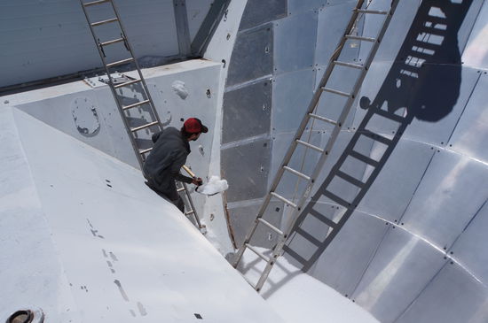 Beim Schneeschüppen