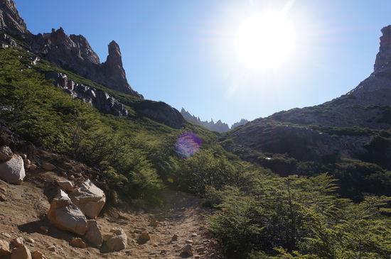 Kurz vor der letzten Bergkuppe, linker Hand Torre Frey