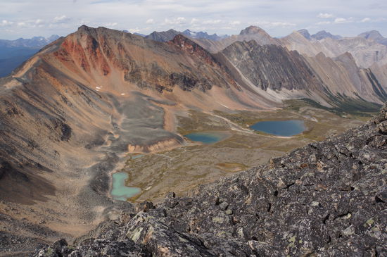 Blick ins nächste Tal, mit Mt Henry links im Bild